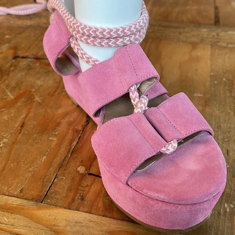 Bettye by Bettye Muller Daniela Taffy Pink Suede Rope Up Platform Sandals 6